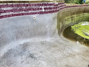Drained pool surface with staining before acid washing
